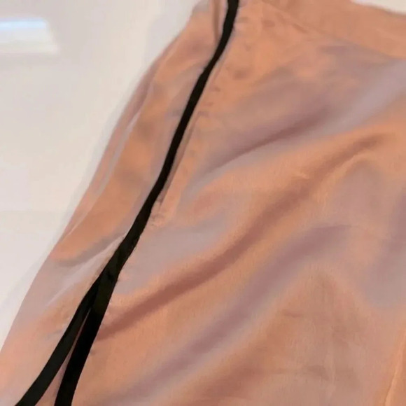 NWOT ETAM “LUANA” SATIN PJ SHORTS BLUSH/BLACK SIZE LARGE - Picture 9 of 12